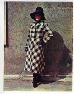 488681 Advertising FASHION 1971 pattern Spring Woman COAT Poster Old postcard