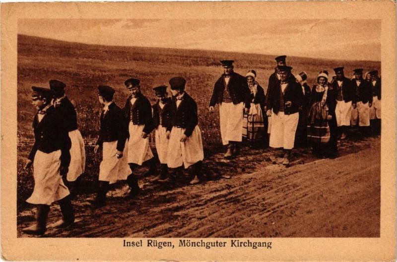 CPA Insel Rügen. Mönchguter Kirchgang. GERMANY (663272)