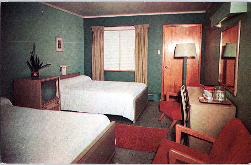 Postcard MOTEL SCENE Vandalia Illinois IL AJ0190