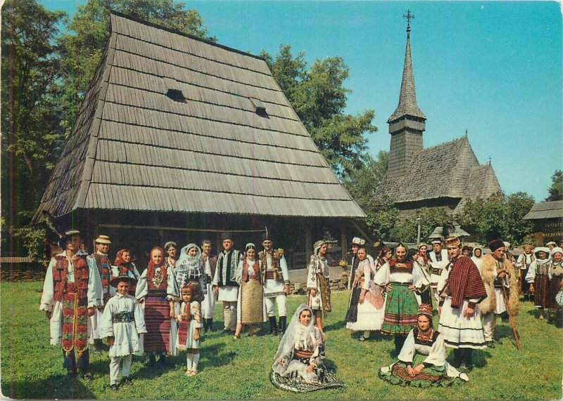 Romania folk types costumes parade Marzari high quality publishing postcards