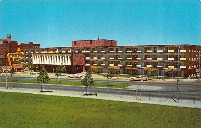 NASHVILLE, TN Tennessee  HOLIDAY INN-Capitol Hill   50's Cars  Roadside Postcard