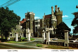 CONTINENTAL SIZE POSTCARD CASA LOMA HISTORIC CASTLE AT TORONTO CANADA 1970s