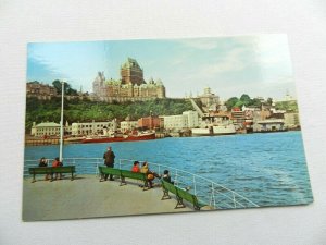 Vintage Postcard La Cite de Quebec vous souhaite la Bienvenue Canada