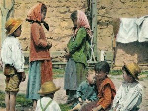 Hungary Children in National Costumes Vintage Postcard 07.63