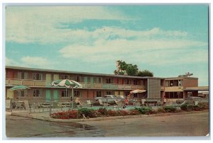 c1950's Barding's Voyager Inn Swimming Pool Decatur Illinois IL Vintage Postcard