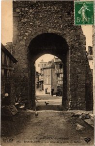 CPA CHATELDON - Vue prise de la porte du Beffroi (72342)