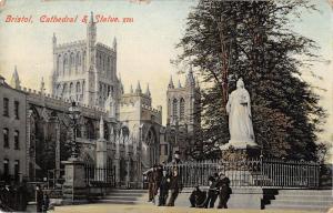 uk29567 cathedral and statue bristol uk