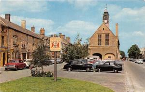 MORETON IN MARSH~GLOUCESTERSHIRE UK SIGNAGE~ASSORTED AUTOMOBILES POSTCARD