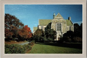 Bapst Library BOSTON COLLEGE Chestnut Hill, Massachusetts Postcard CE12