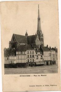 CPA PITHIVIERS-Place du Martroi (264726)