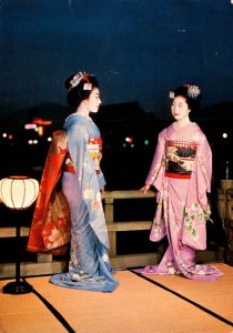 Japan Beautiful Girls In Traditional Costume