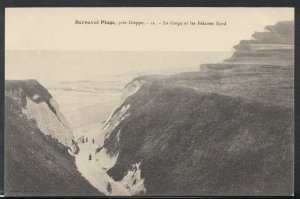 France Postcard - Berneval Plage, Pres Dieppe - La Gorge Et Les Falaises   T1855