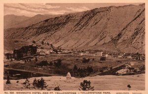 Yellowstone Park, Wyoming - Mammoth Hotel & Ft. Yellowstone - c1940