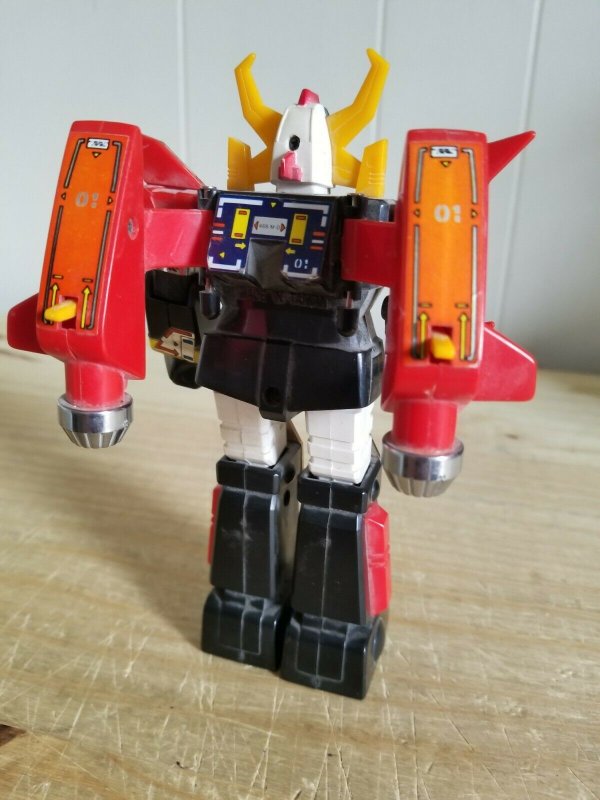 VINTAGE ROBOTECH,TRANSFORMER OR GUNDAM.UNKNOWN TOY.