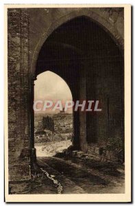 Old Postcard Porte d & # 39entree of Villeneuve Avignon castle In the backgro...