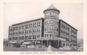 ST  JOHNSBURY VERMONT~NEW AVENUE HOTEL~ISLAND STOP LIGHT POSTCARD 1930-40s AUTOS