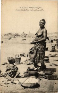 PC CPA Femme Senegalaise cuisine North Africa FEMALE ETHNIC NUDE (a10276)