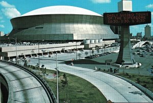 CONTINENTAL SIZE POSTCARD LOUISIANA SUPERDOME DOWNTOWN NEW ORLEANS 1970s