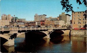 Iowa, Cedar Rapids - Skyline - Linn County Court House - [IA-089]