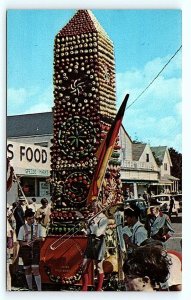 MT. ANGEL, OR Oregon ~ OCTOBERFEST FRUIT MONUMENT c1960s Marion County Postcard