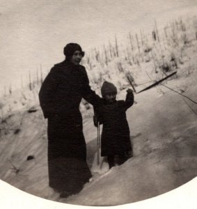 RPPC Mother & Child on Snowy Hill VELOX 1907-1914 ANTIQUE Postcard 1381