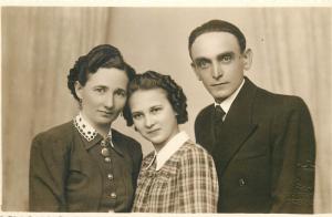 Family social history photo postcard Hungary 1943 Debrecen