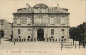 CPA AVRANCHES - L'Hotel de Ville et la Place Littre (149234)