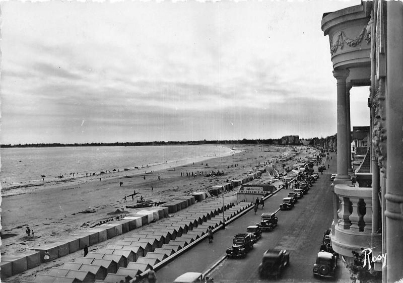 BR39300 La baule sur mer vue d ensemble de la plage france