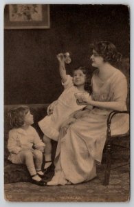 Bubbles Mother And Children With Pipe Bubble Postcard T30