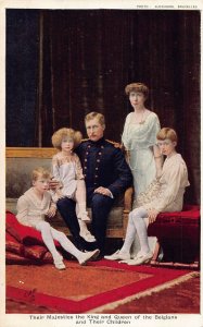 L521 Royalty Belgium King and family vintage postcard