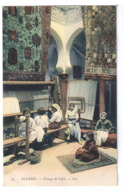 Tissage de Tapis Carpet Weavers ca 1910 Algiers LL Postcard