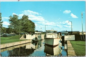 Postcard Canada ONT Ottawa - Rideau Canal and Lock