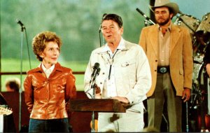 President Ronald Reagan and Nancy Reagan With Merle Haggard 8 March 1982