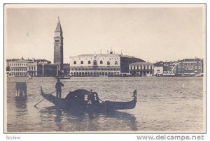 RP; VENEZIA, Gondula cruising across the water, Veneto, Italy, 10-20s