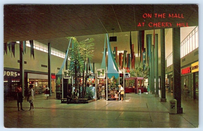 1964 CHERRY HILL MALL SHOPPING CENTER INTERIOR MARKET COURT GAY KIOSKS POSTCARD