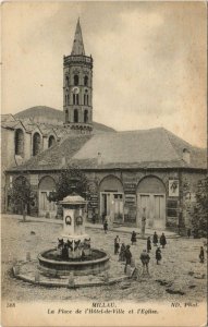 CPA MILLAU - La place de l'hotel-de-ville et l'Église (148070)