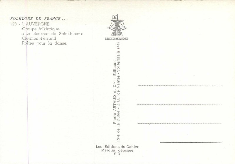 Postcard Folklore traditions ethnic French costume l Auvergne