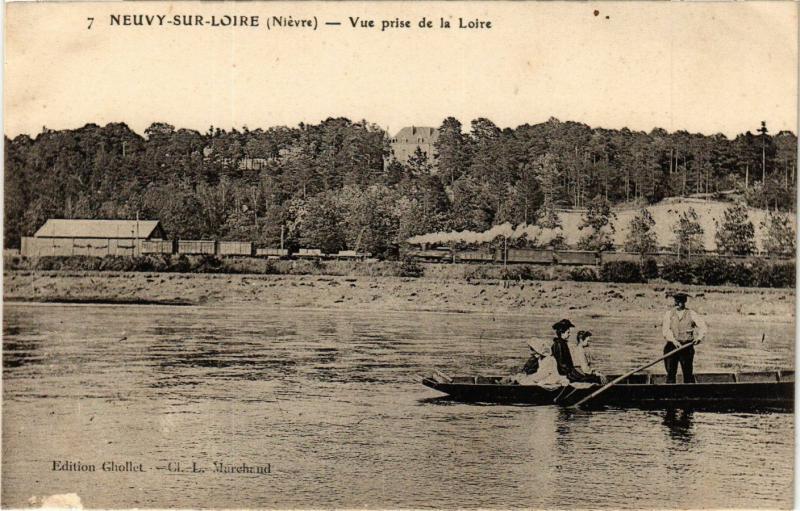 CPA NEUVY-sur-LOIRE - Vue prise de la Loire (293130)