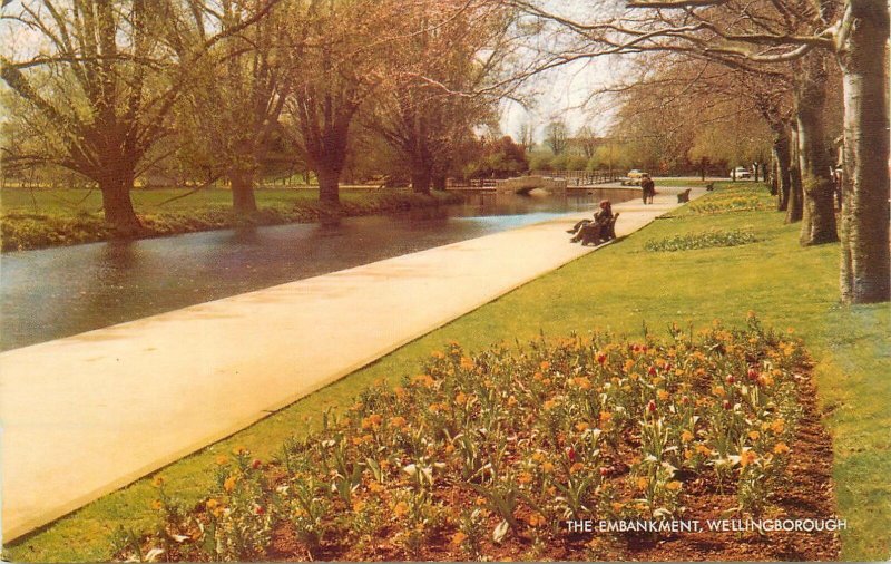 Postcard England Wellingborough, Northamptonshire the embankment