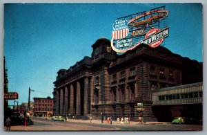 Postcard Chicago IL c1950s Chicago & Northwestern Station Union Pacific Railroad