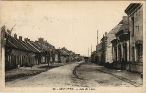 CPA Sissonne Rue de Laon FRANCE (1052036)