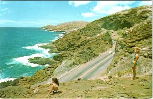 Oahu, HI Hawaii  GIRLS On KOKO HEAD Coastline Near Blow Hole  ca1960's Postcard