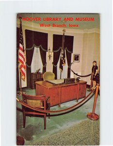 Postcard Presidential desk, Hoover Library And Museum, West Branch, Iowa