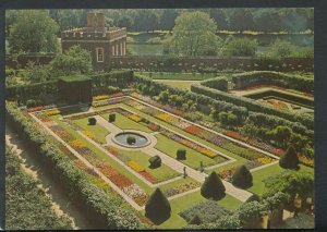 Middlesex Postcard - Hampton Court Palace - The Pond Garden   T4483