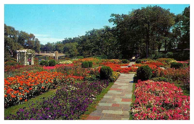 Postcard GARDEN SCENE Kenosha Wisconsin WI AU0326