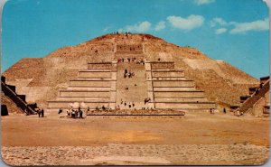 Mexico The Plaza and the Pyramid to the Moon San Juan Teotihuacan Postcard C204