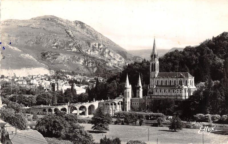 BR38126 La basilique et le pic du Jer Lourdes france