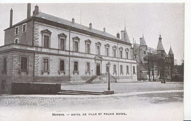France Postcard - Nevers - Hotel De Ville Et Palais Ducal     ZZ3761