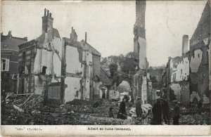 CPA Guerre Military ALBERT en ruines (807053)