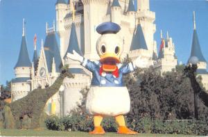 Br56669 Donald Duck mot the offical host of the Magic Kingdom